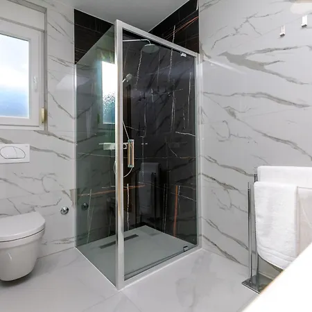Modern Casa Di Lucija With Heated Pool, Near Airport, Own Parking *