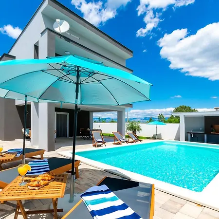 Modern Casa Di Lucija With Heated Pool, Near Airport, Own Parking