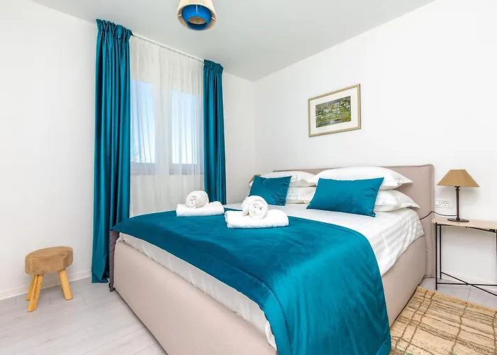 Modern Casa Di Lucija With Heated Pool, Near Airport, Own Parking Villa