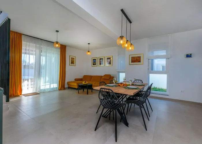 Villa Modern Casa Di Lucija With Heated Pool, Near Airport, Own Parking