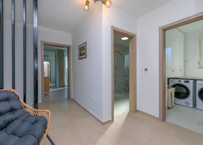 Villa Modern Casa Di Lucija With Heated Pool, Near Airport, Own Parking *
