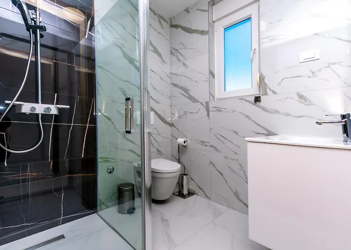 Modern Casa Di Lucija With Heated Pool, Near Airport, Own Parking *