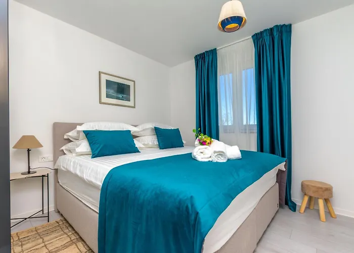 Modern Casa Di Lucija With Heated Pool, Near Airport, Own Parking Villa *