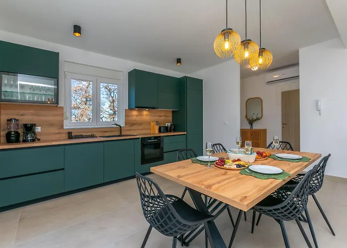 Modern Casa Di Lucija With Heated Pool, Near Airport, Own Parking Villa
