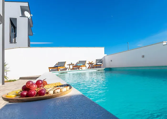 Villa Modern Casa Di Lucija With Heated Pool, Near Airport, Own Parking Murvica (Policnik)