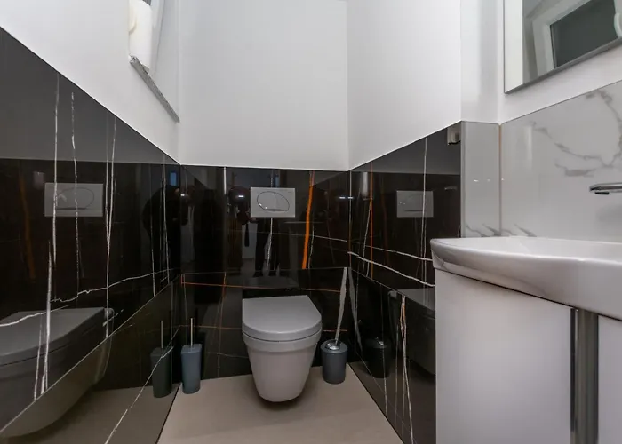 Modern Casa Di Lucija With Heated Pool, Near Airport, Own Parking