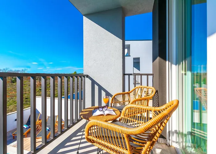 Villa Modern Casa Di Lucija With Heated Pool, Near Airport, Own Parking
