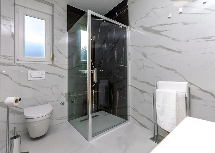Modern Casa Di Lucija With Heated Pool, Near Airport, Own Parking *