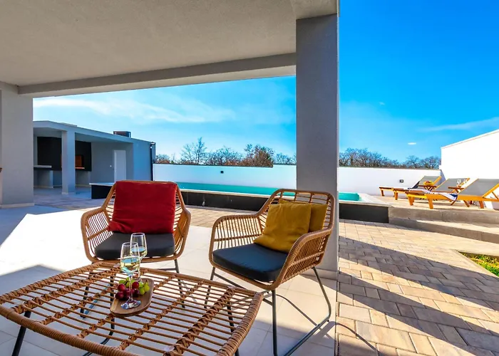 Villa Modern Casa Di Lucija With Heated Pool, Near Airport, Own Parking Murvica (Policnik)