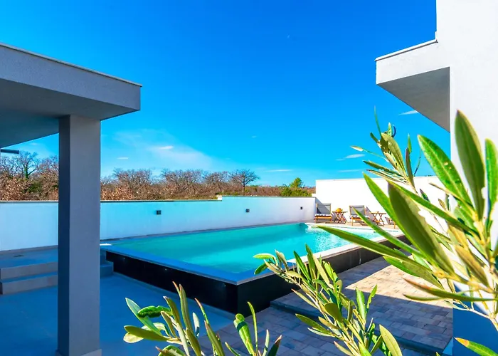 Villa Modern Casa Di Lucija With Heated Pool, Near Airport, Own Parking Murvica (Policnik)