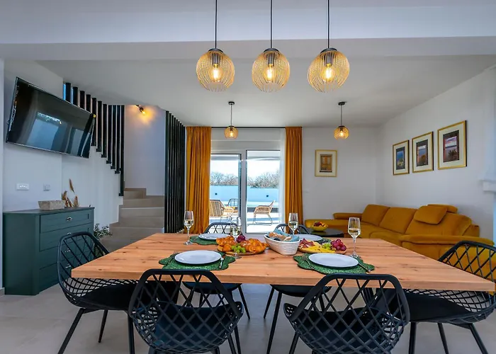 Modern Casa Di Lucija With Heated Pool, Near Airport, Own Parking