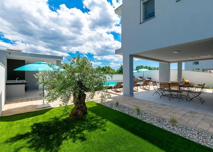 Modern Casa Di Lucija With Heated Pool, Near Airport, Own Parking Murvica (Policnik)