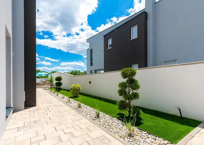 Modern Casa Di Lucija With Heated Pool, Near Airport, Own Parking Villa Murvica (Policnik)