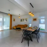 Villa Modern Casa Di Lucija With Heated Pool, Near Airport, Own Parking