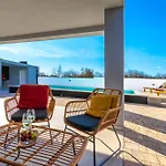 Villa Modern Casa Di Lucija With Heated Pool, Near Airport, Own Parking Murvica (Policnik)