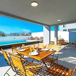 Modern Casa Di Lucija With Heated Pool, Near Airport, Own Parking *