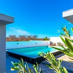 Villa Modern Casa Di Lucija With Heated Pool, Near Airport, Own Parking Murvica (Policnik)