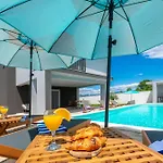 Modern Casa Di Lucija With Heated Pool, Near Airport, Own Parking Villa