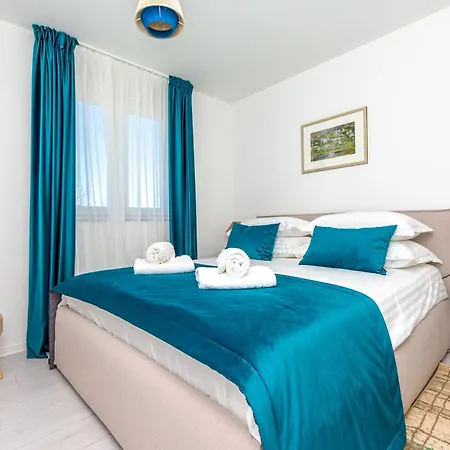 Modern Casa Di Lucija With Heated Pool, Near Airport, Own Parking Villa