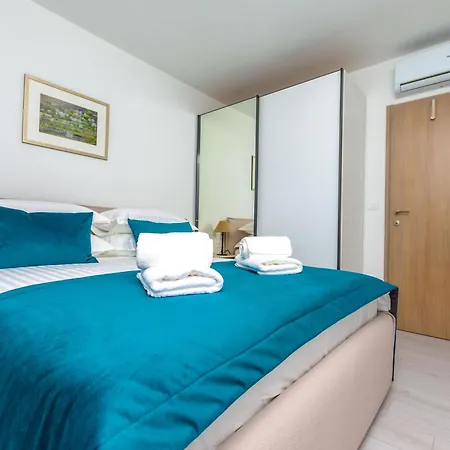 Villa Modern Casa Di Lucija With Heated Pool, Near Airport, Own Parking *