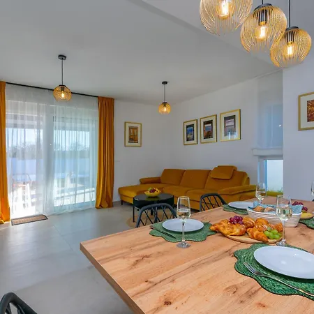 Modern Casa Di Lucija With Heated Pool, Near Airport, Own Parking