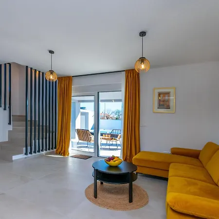 Modern Casa Di Lucija With Heated Pool, Near Airport, Own Parking Villa