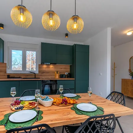 Villa Modern Casa Di Lucija With Heated Pool, Near Airport, Own Parking