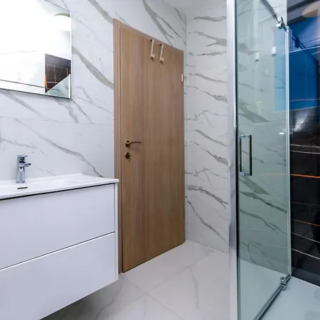 Modern Casa Di Lucija With Heated Pool, Near Airport, Own Parking Villa *