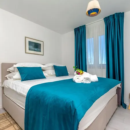 Modern Casa Di Lucija With Heated Pool, Near Airport, Own Parking Villa *