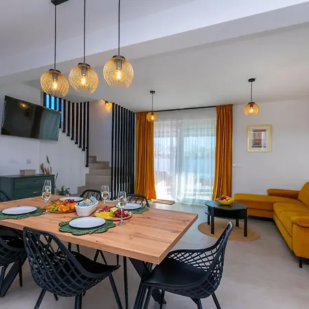 Modern Casa Di Lucija With Heated Pool, Near Airport, Own Parking Villa Murvica (Policnik)