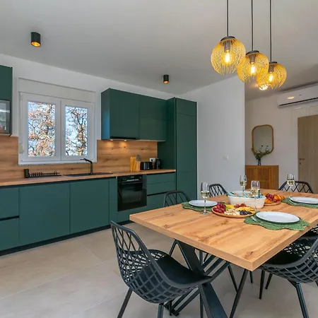 Modern Casa Di Lucija With Heated Pool, Near Airport, Own Parking Villa