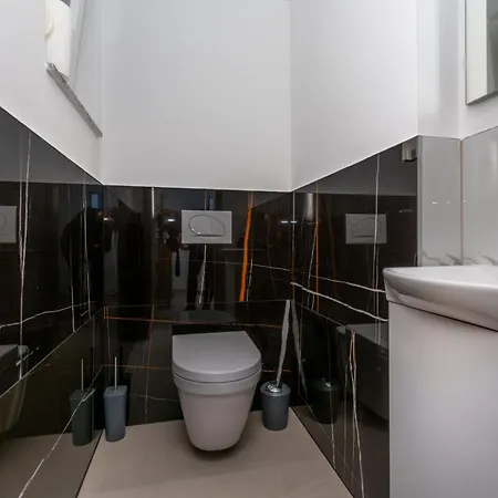 Modern Casa Di Lucija With Heated Pool, Near Airport, Own Parking