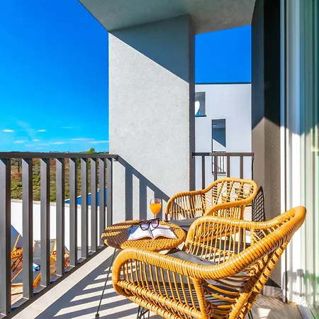 Villa Modern Casa Di Lucija With Heated Pool, Near Airport, Own Parking