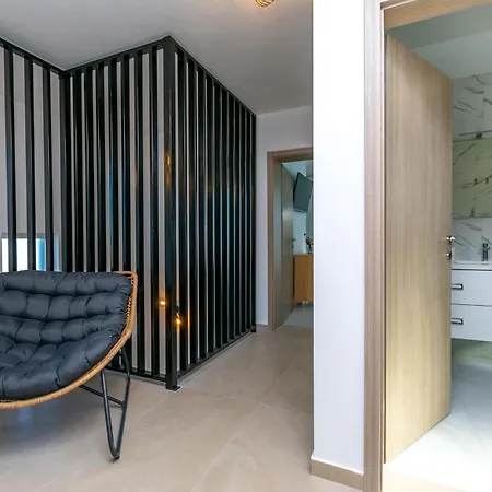 Modern Casa Di Lucija With Heated Pool, Near Airport, Own Parking Villa *