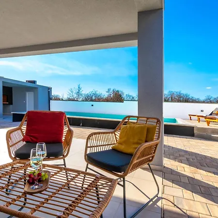 Villa Modern Casa Di Lucija With Heated Pool, Near Airport, Own Parking Murvica (Policnik)