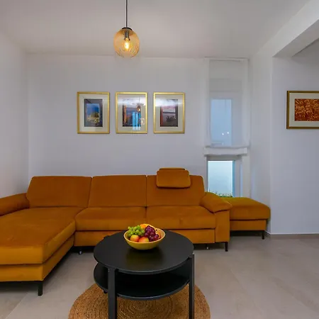 Modern Casa Di Lucija With Heated Pool, Near Airport, Own Parking