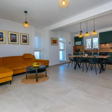 Modern Casa Di Lucija With Heated Pool, Near Airport, Own Parking Villa