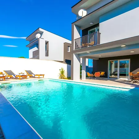 Vila Modern Casa Di Lucija With Heated Pool, Near Airport, Own Parking *