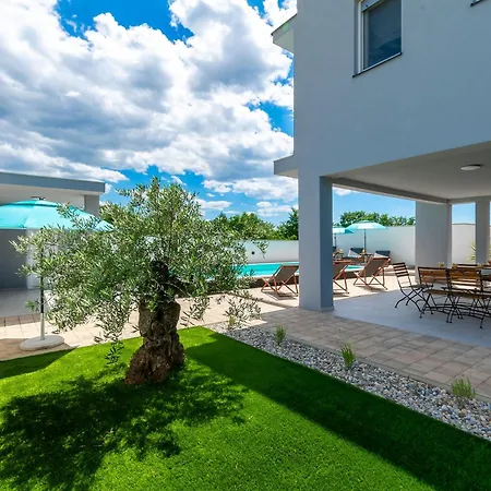 Modern Casa Di Lucija With Heated Pool, Near Airport, Own Parking Murvica (Policnik)