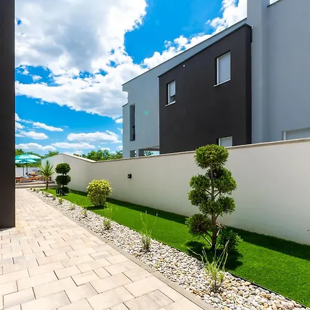 Modern Casa Di Lucija With Heated Pool, Near Airport, Own Parking Villa Murvica (Policnik)