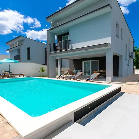 Modern Casa Di Lucija With Heated Pool, Near Airport, Own Parking Villa Murvica (Policnik)