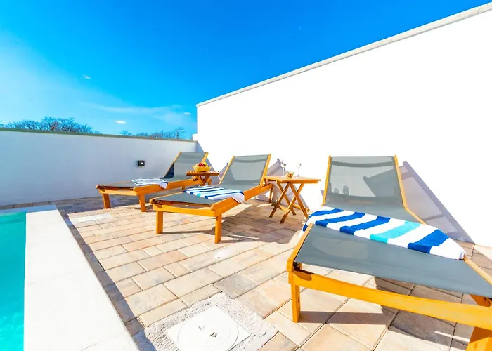 Modern Casa Di Lucija With Heated Pool, Near Airport, Own Parking Vila Murvica (Policnik)