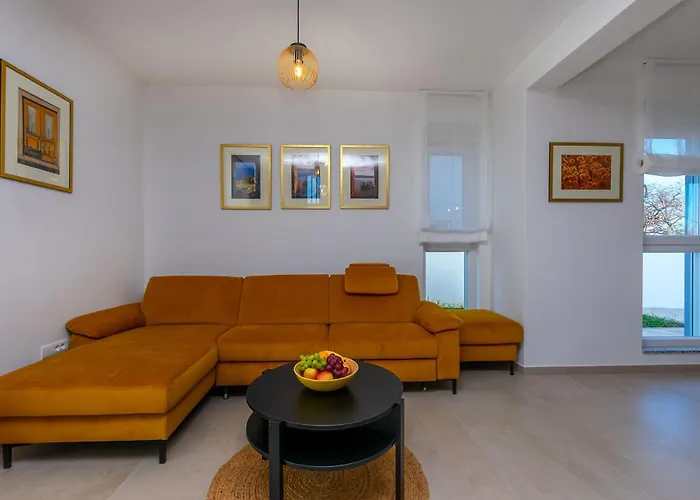 Modern Casa Di Lucija With Heated Pool, Near Airport, Own Parking