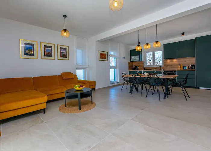 Modern Casa Di Lucija With Heated Pool, Near Airport, Own Parking Vila