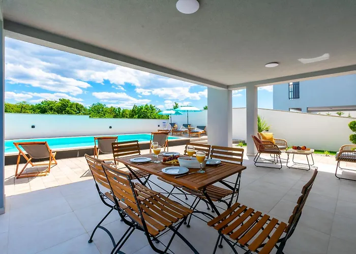 Vila Modern Casa Di Lucija With Heated Pool, Near Airport, Own Parking Murvica (Policnik)
