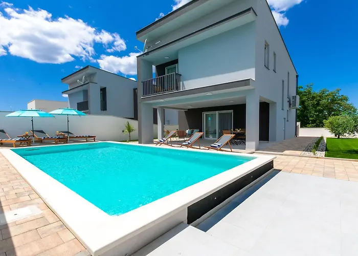 Modern Casa Di Lucija With Heated Pool, Near Airport, Own Parking Vila Murvica (Policnik)